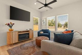 Spacious New Waco Retreat in a Prime Location - 7