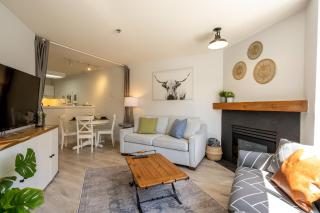 1BR + Sofa Bed | Marketplace Lodge | Village Location | Mountain Views | Parking - 6