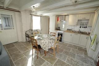 3 Bed in Swansea oc-hh405 - 6
