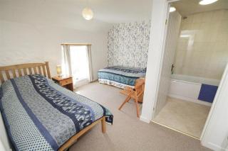 3 Bed in Swansea oc-hh405 - 4