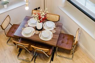 Spacious Central Location For Families Walk to All - 7