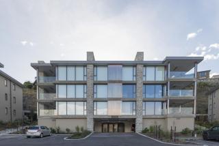 Azure Luxe Lakeside Retreat with pool, spa and gym - 7