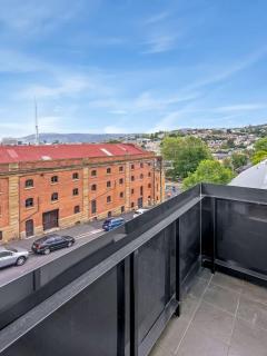 Hobart Midtown Apartment - 3