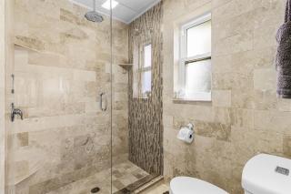 Villa Dolphin Waterfront at 8-Lakes Area and Heated Pool - 7