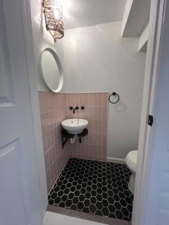 Relaxing Stay Sleeps 4 & 2 Parking - 3