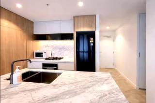 Crown's Jewel - Lv 53 Riverview Luxe Apt on QWR - 1