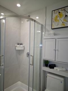 Cozy Private Suite near YVR Airport - 4