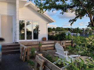 Otumoetai Shared Family Home - Sherwood Food Forest, New Zealand - 3