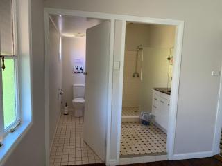 Character Queenslander in Cairns City - 9