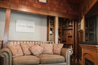 Spacious 3 Plus 1 Bedroom 2 Bath Cottage Retreat with Fire Pit and Pool Table - 2