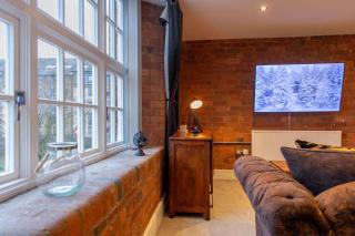 The ChocoLets - The Refinery Suite - 1