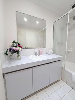 4 Private 3BR Villa Near Yokine & Parking - 5