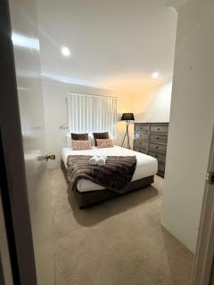 4 Private 3BR Villa Near Yokine & Parking - 3