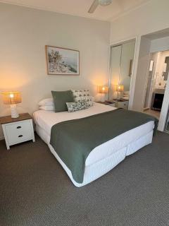 Elevated Noosa Escape - Heated Pool Spa & Walk to River - 3