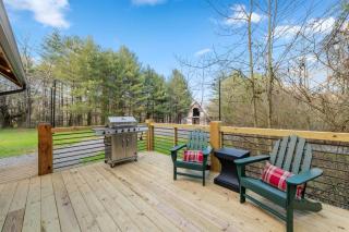 Family fun, romantic Hot Tub, Firepit, King Bed 15 min from Blue Ridge & Ellijay - 4