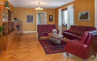 4 Bedroom Beautiful Home In Glemmingebro - 2