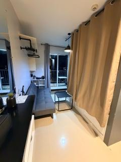 K & J Urban Stay - 9