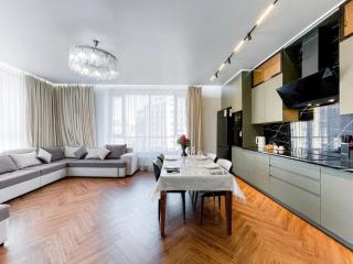 A spacious apartment with a mountain view - 0