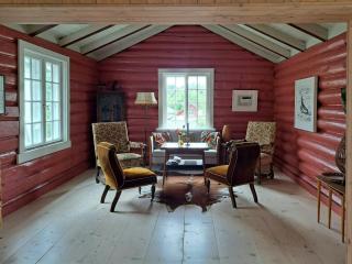 Unique Gem From 1920 With Murals In Tolga - 0