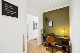 NASA Homes I Moderne City Suite I Zentral I 3 Zimmer I Balkon und Aufzug I neu renoviert I Smart TV I Hotelbetten - 2
