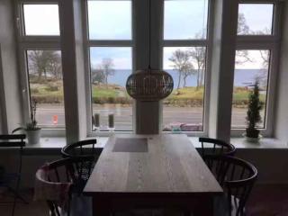 Bright Apartment With Open Sea Views - 4