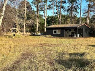 Cosy Holiday Home Only 300 M From The Beach - 0