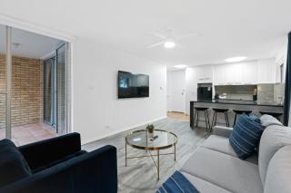 Spacious Apt with Parking and Pool - 100m from Beach - 3