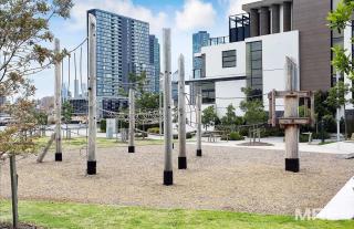 Waterfront level 30 unit in docklands - 6