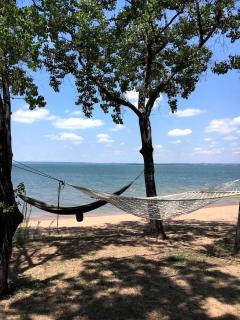 Relaxing Lakefront Cabin with Hot Tub, Starry Nights, Trails & Scenic Vineyards in Texas - 3