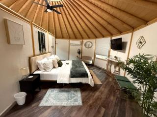 Luxurious Yurt-Cabin Glamping Retreat with Private Hot Tub Near Canyon Lake, Texas - 9