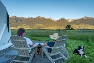 Secluded Montana Dome Retreat with Stunning Mountain Views Near Yellowstone National Park - 4