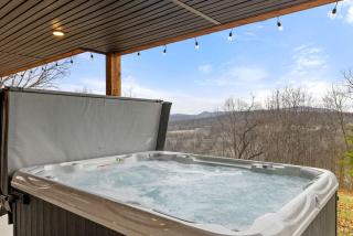 Luxurious Modern Mountain Retreat with Hot Tub & Stargazing Dome Near Berkeley Springs, Hedgesville WV - 4