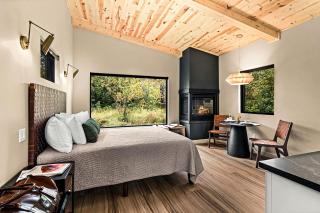 Gorgeous Cabin with Private Sauna for a Romantic Glamping Getaway in Duluth, Minnesota - 9