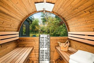 Gorgeous Cabin with Private Sauna for a Romantic Glamping Getaway in Duluth, Minnesota - 7