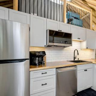 Luxurious Connected Yurt Cabins with Private Hot Tubs Near Canyon Lake, Texas Hill Country - 9