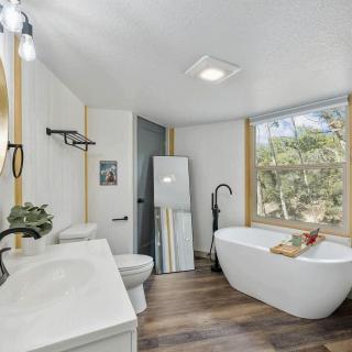 Luxury Yurt-Cabin with Private Hot Tub Near Canyon Lake, Texas - 9