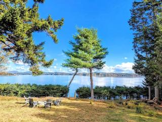 Oceanfront Cottage with Fire Pit & Direct Water Access Near Acadia National Park in Hancock, Maine - 2