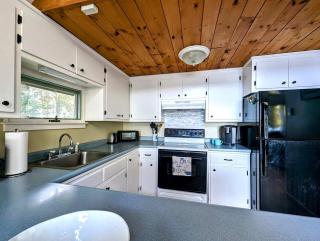 Oceanfront Cottage with Fire Pit & Direct Water Access Near Acadia National Park in Hancock, Maine - 1