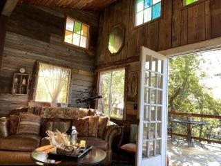 Light-Filled Lakeside Cabin with Private 15-Acre Spring-Fed Lake Near Downtown Excelsior Springs, Missouri - 5
