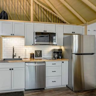 Luxurious Hill Country Yurt Cabin with Private Hot Tub Near Canyon Lake, Texas - 9