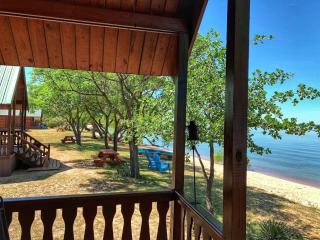 Unwind at Lake Buchanan: Charming Cabin, Panoramic Views, Outdoor Activities & Vineyards in Texas - 9