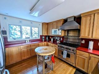 Idyllic Waterfront Cottage with Fire Pit Near Acadia National Park | Gouldsboro, Maine - 8