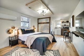 Cozy Studio Retreat with Scenic 5-Acre Views, Near Crystal Lake & Cherokee Casino in Gentry, Arkansas - 7