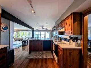 Stunning Oceanfront Ranch Cottage with Private Beach & Fire Pit Near Acadia National Park, Gouldsboro Maine - 9