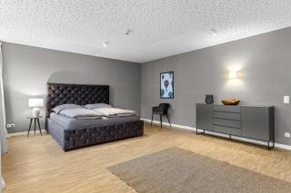 280 qm Billard Tischtennis Tischkicker - 3