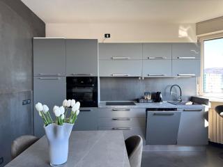 Panoramic Penthouse Brescia - Jacuzzi - Private Parking - 5