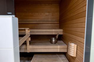 2ndhomes Bright & Spacious 2-Story Apartment with Sauna - 4