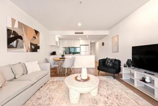 Ivy & Eve - 2BR - Pool - Balcony - Parking - 1