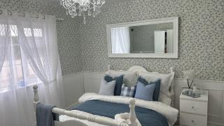 Dernvale House -Double Room sleeps 2 - 9