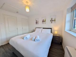 Charming and Modern 1-Bedroom Flat - 4